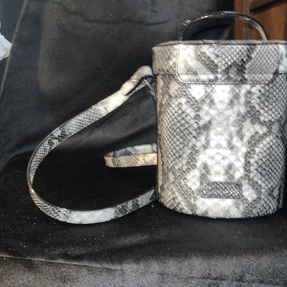 🚨Firm🚨 Circus by Sam Edelman
Canyon Barrel Black White gray - Picture 12 of 12